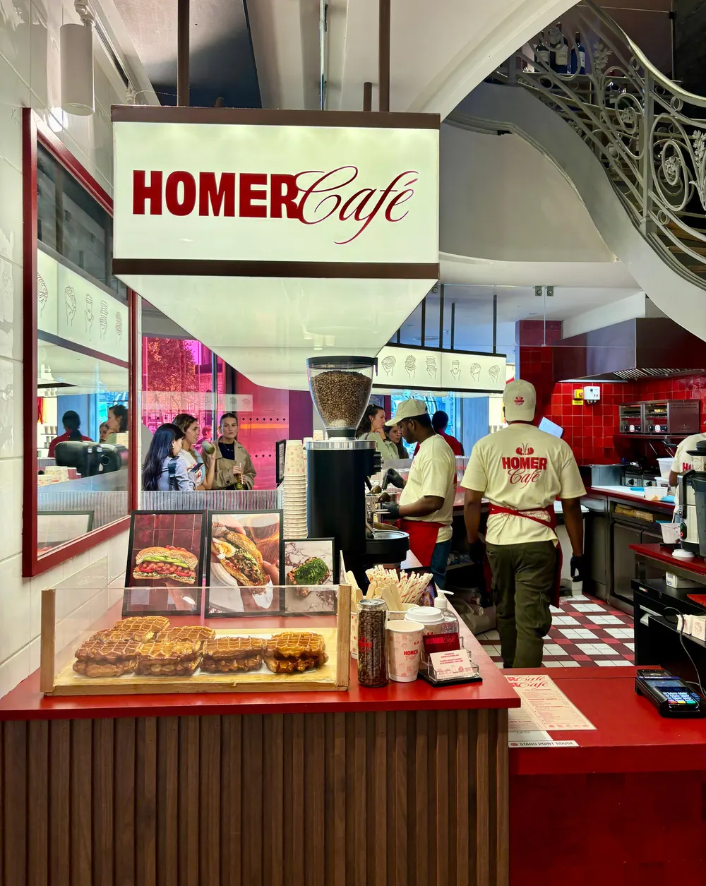 Homer Café, comptoir et enseigne