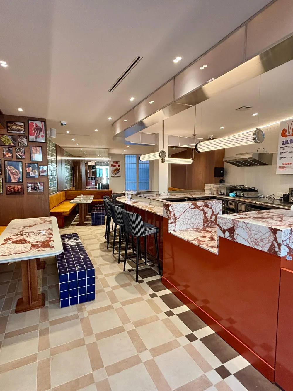 Homer Lobster, salle avec comptoir en marbre